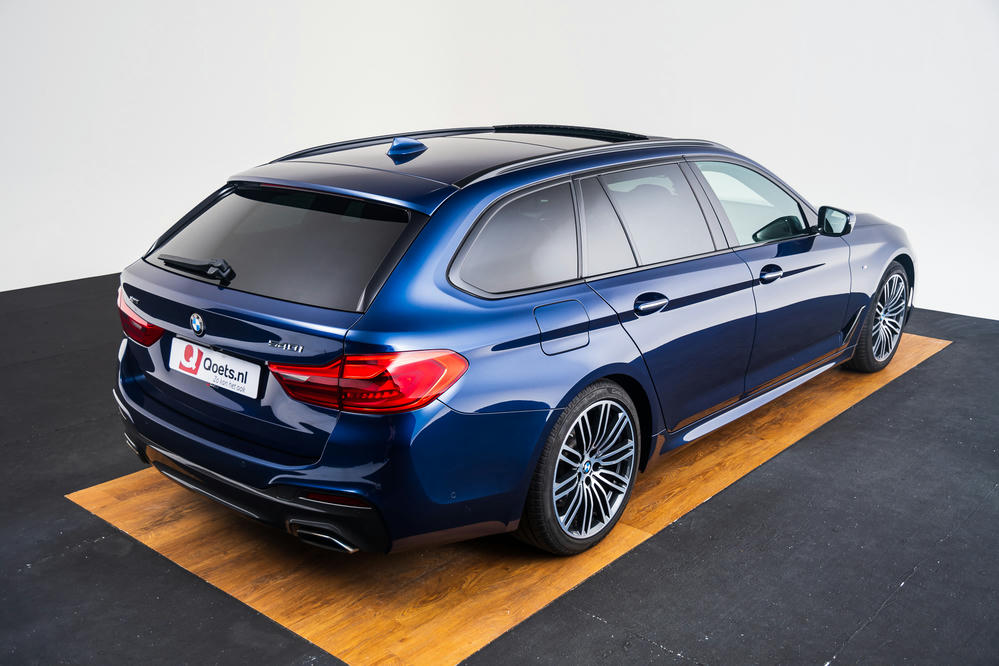 BMW - 540i xDrive Touring Mediterranblau metallic (17).jpg