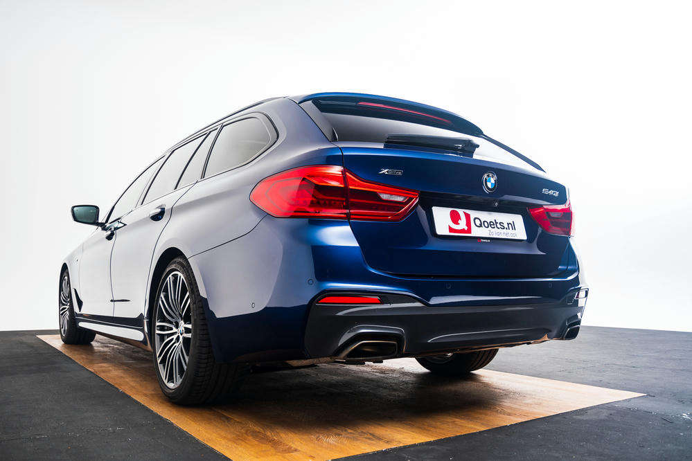 BMW - 540i xDrive Touring Mediterranblau metallic (6).jpg