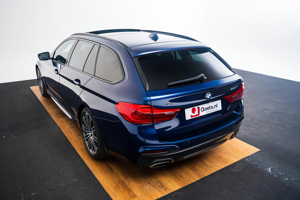 BMW - 540i xDrive Touring Mediterranblau metallic (7).jpg