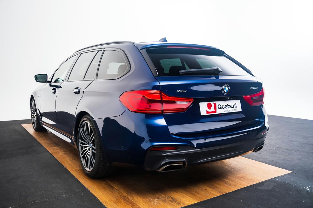 BMW - 540i xDrive Touring Mediterranblau metallic (8).jpg