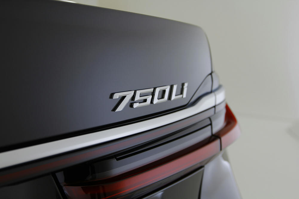 BMW - 750Li xDrive - GF97970  Teaser - Exterieur (15).JPG