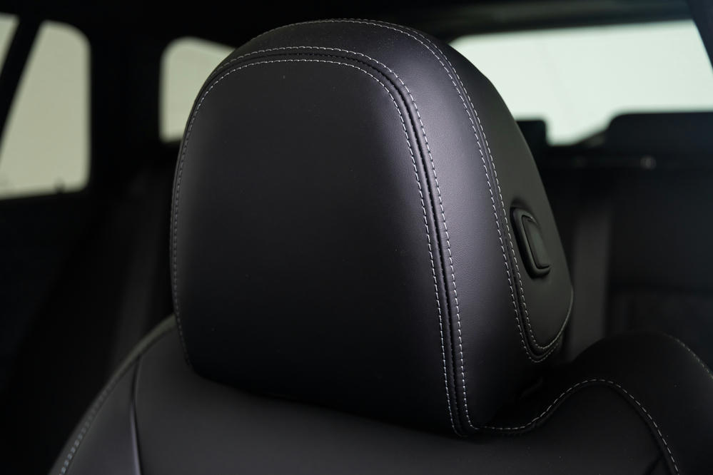 BMW - M340i xDrive Touring Individual leder 'Merino' Schwarz (1).jpg