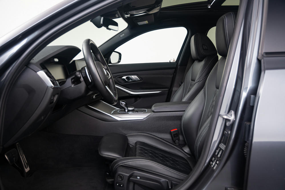 BMW - M340i xDrive Touring Individual leder 'Merino' Schwarz (5).jpg