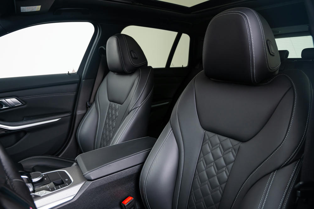 BMW - M340i xDrive Touring Individual leder 'Merino' Schwarz (9).jpg