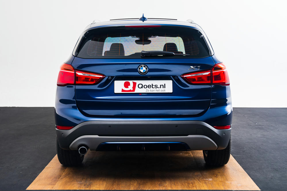 BMW - X1 sDrive18d Mediterranblau (1).jpg