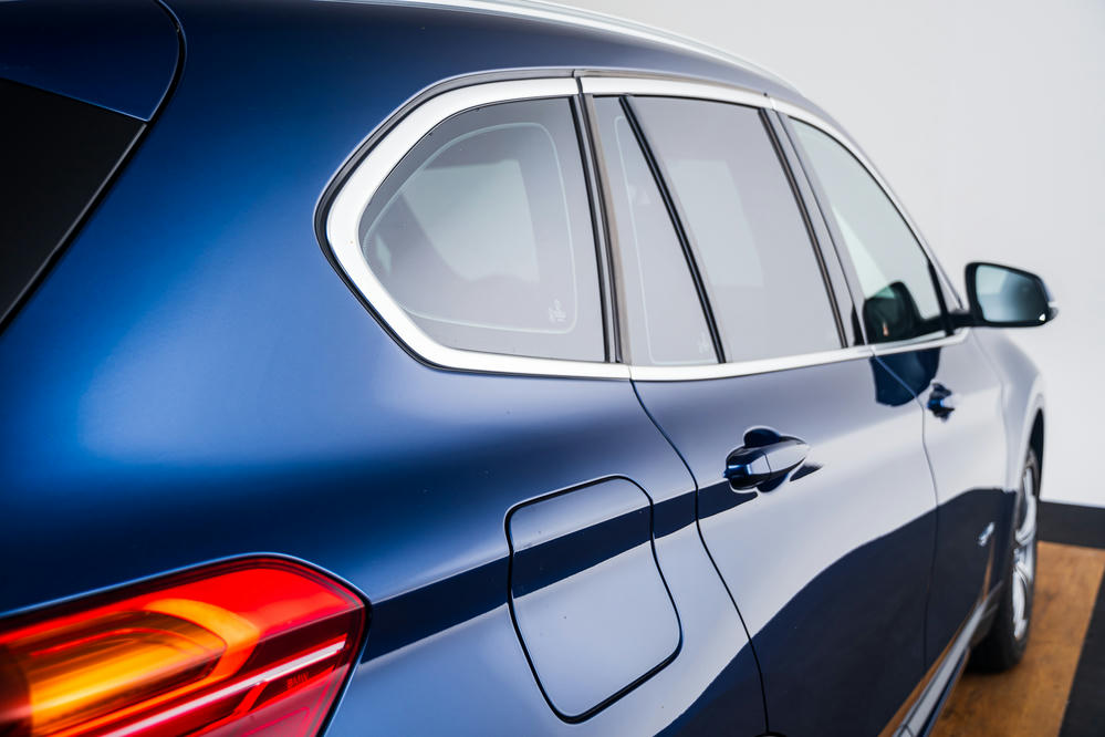 BMW - X1 sDrive18d Mediterranblau (15).jpg