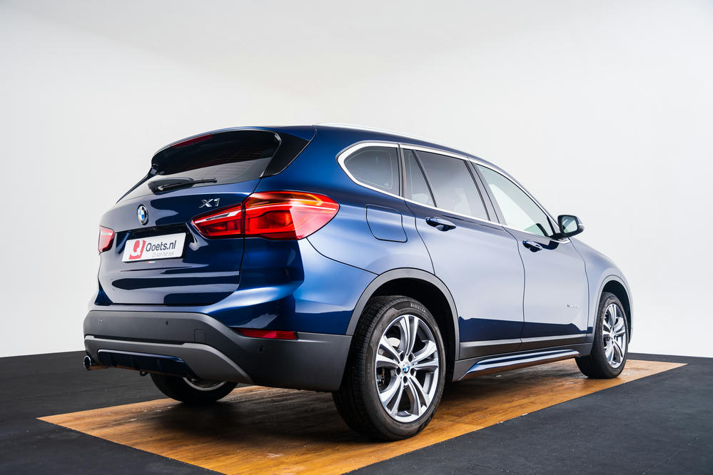 BMW - X1 sDrive18d Mediterranblau (15).jpg