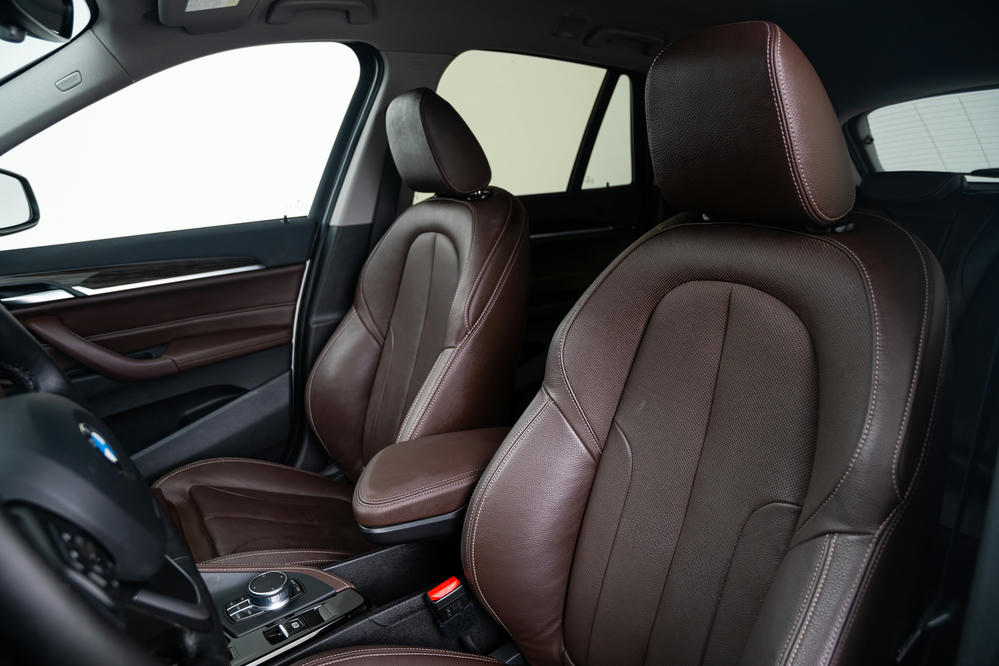 BMW - X1 xDrive20i -Leder Dakota Mokka (4).jpg