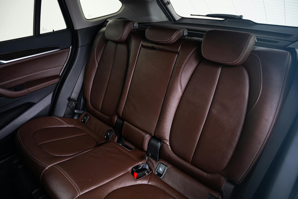 BMW - X1 xDrive20i -Leder Dakota Mokka (5).jpg