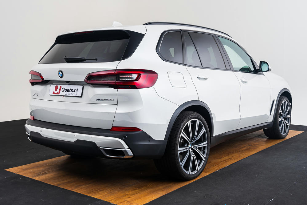 BMW - X5 xDrive45e Mineralweiss (16).jpg