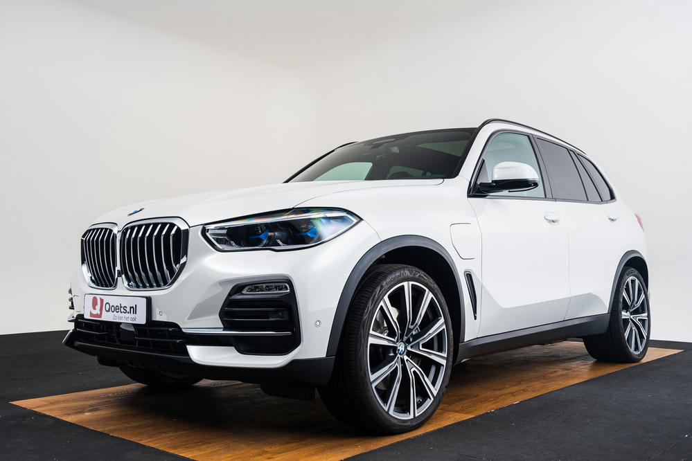 BMW - X5 xDrive45e Mineralweiss (18).jpg