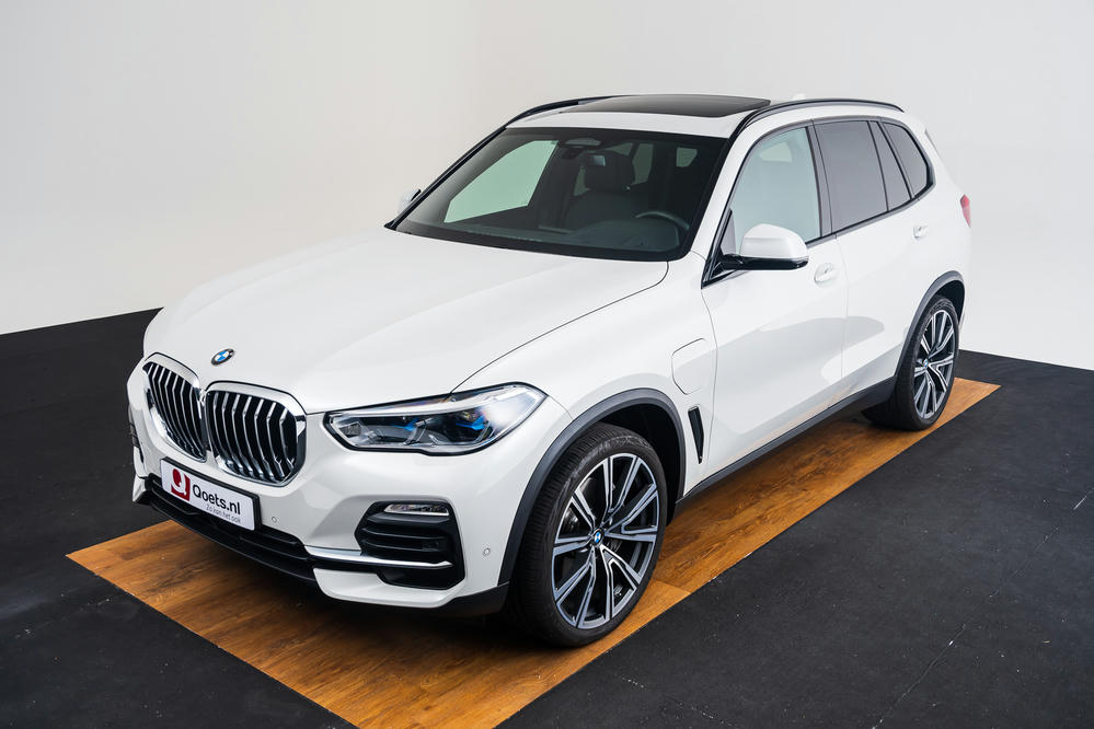 BMW - X5 xDrive45e Mineralweiss (19).jpg