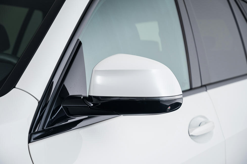 BMW - X5 xDrive45e Mineralweiss (3).jpg