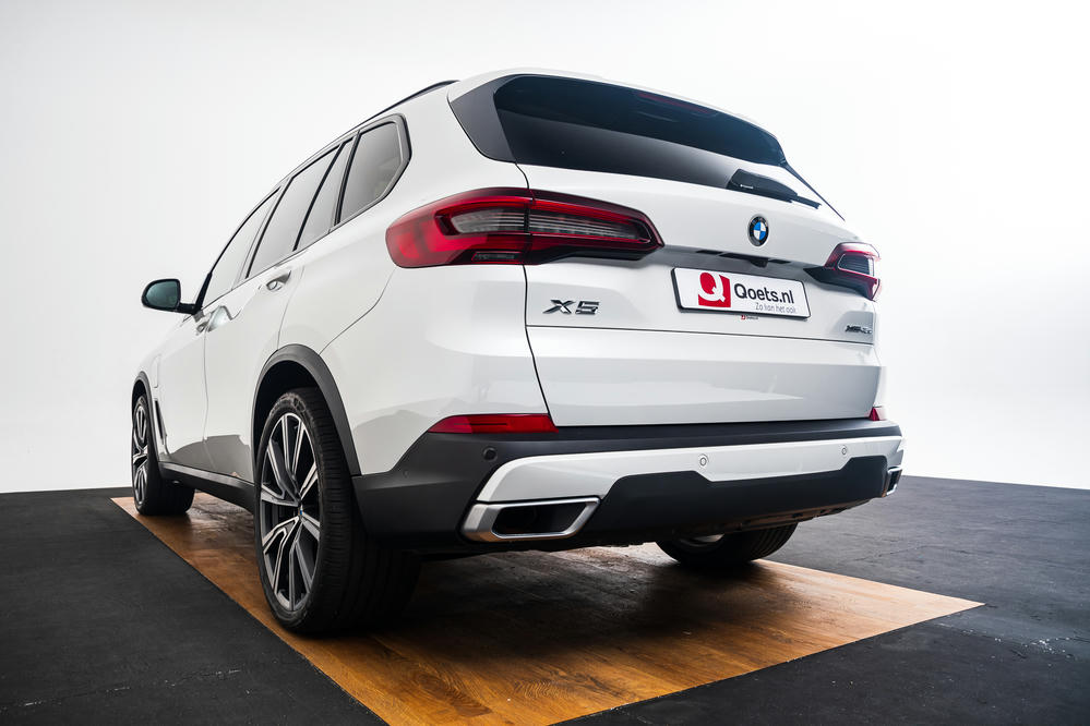 BMW - X5 xDrive45e Mineralweiss (6).jpg