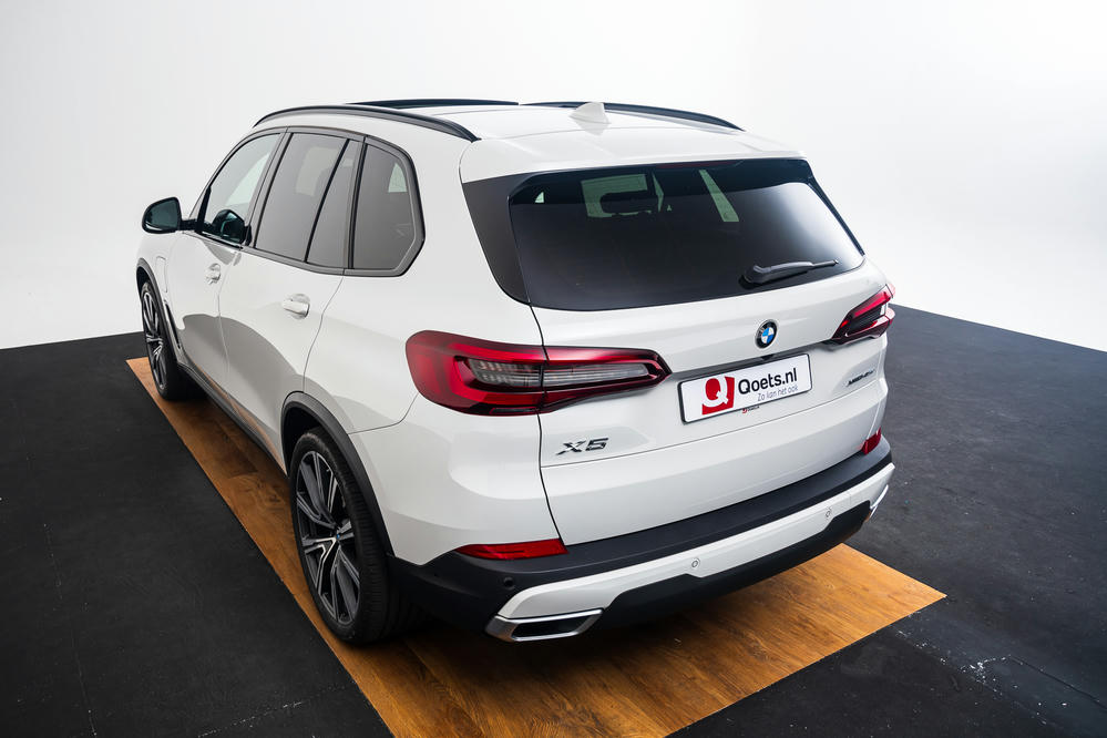 BMW - X5 xDrive45e Mineralweiss (7).jpg