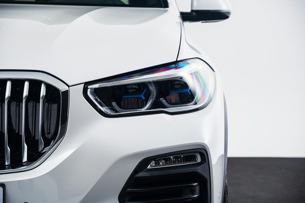 BMW - X5 xDrive45e Mineralweiss (9).jpg