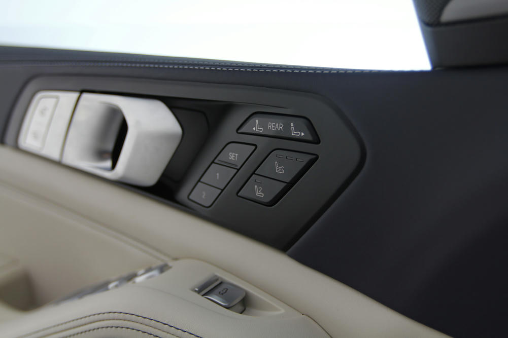 BMW - X7 xDrive40i - LS03997 - Teaser - Interieur (31).JPG