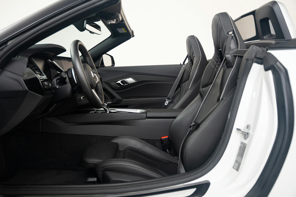 BMW - Z4 sDrive20i Leder Vernasca Schwarz (2).jpg