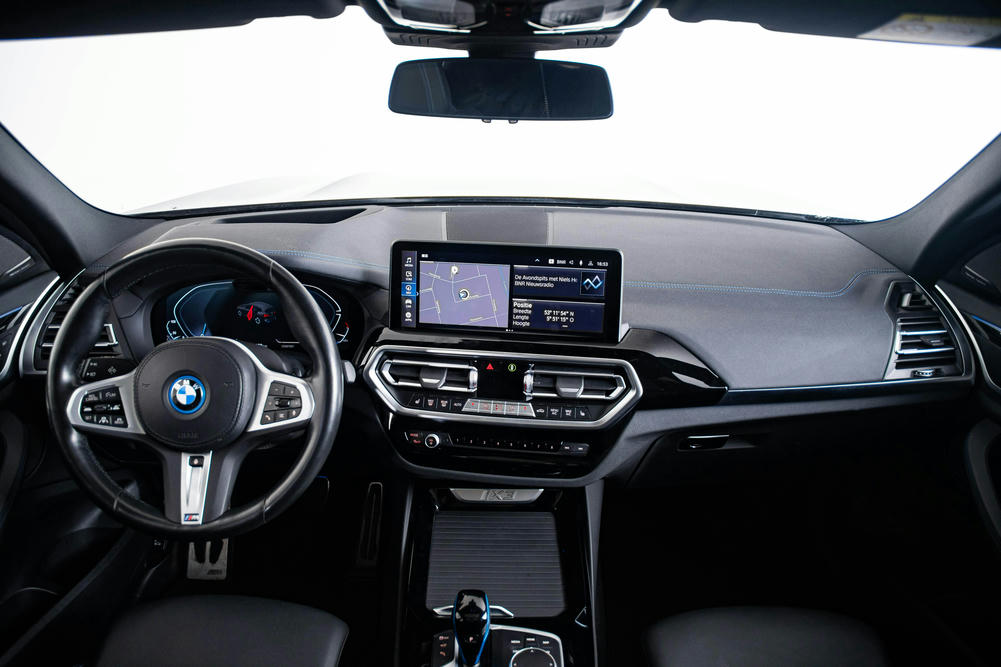 BMW - iX3 - S606783 Interieur (26)