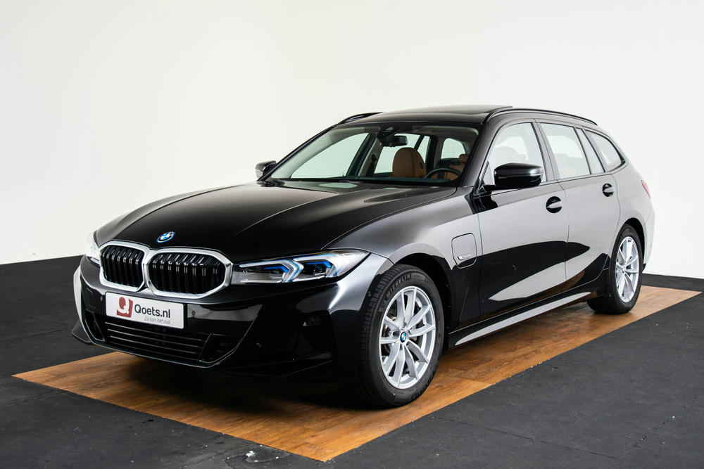 BMW 330e touring standaarduitvoering