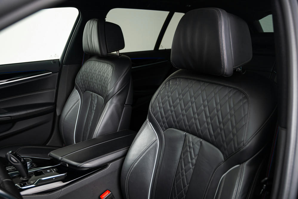 BMW 5 Serie -456 - Comfortstoelen voor.jpg