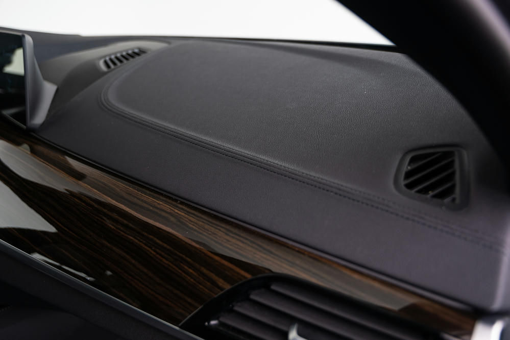 BMW 5 Serie -4AW -Dashboard uitgevoerd in Sensatec.jpg