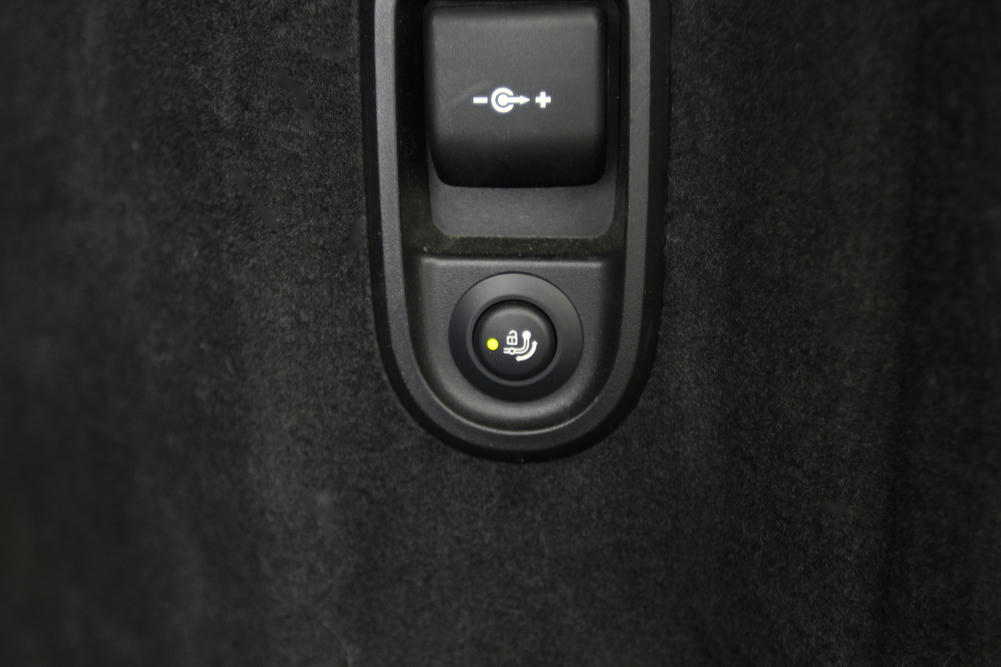 BMW 5 Serie - 3AC - Trekhaak met elektrisch wegklapbare trekhaak.JPG