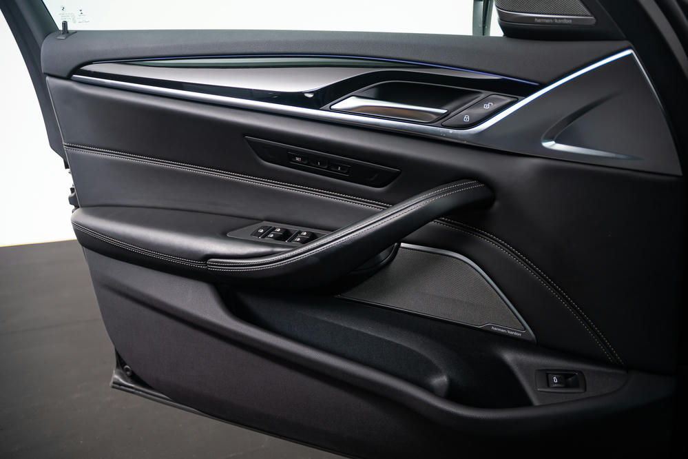 BMW 5 Serie 688 - HiFi System Harman Kardon.jpg