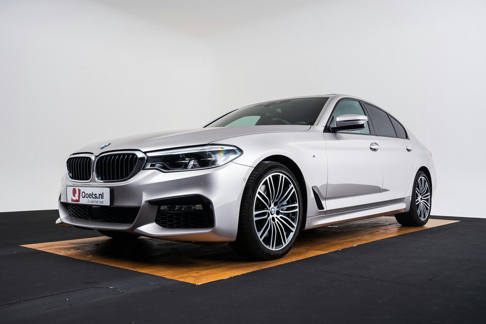 BMW 5 Serie Rhodonitsilber metallic.jpg