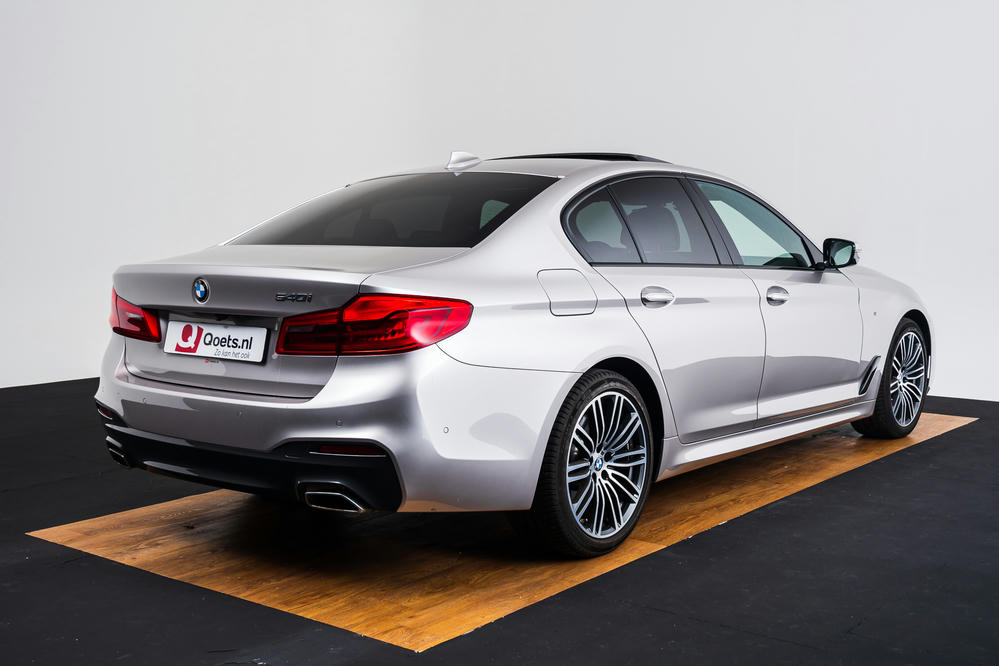 BMW 5 Serie Rhodonitsilber metallic 10.jpg