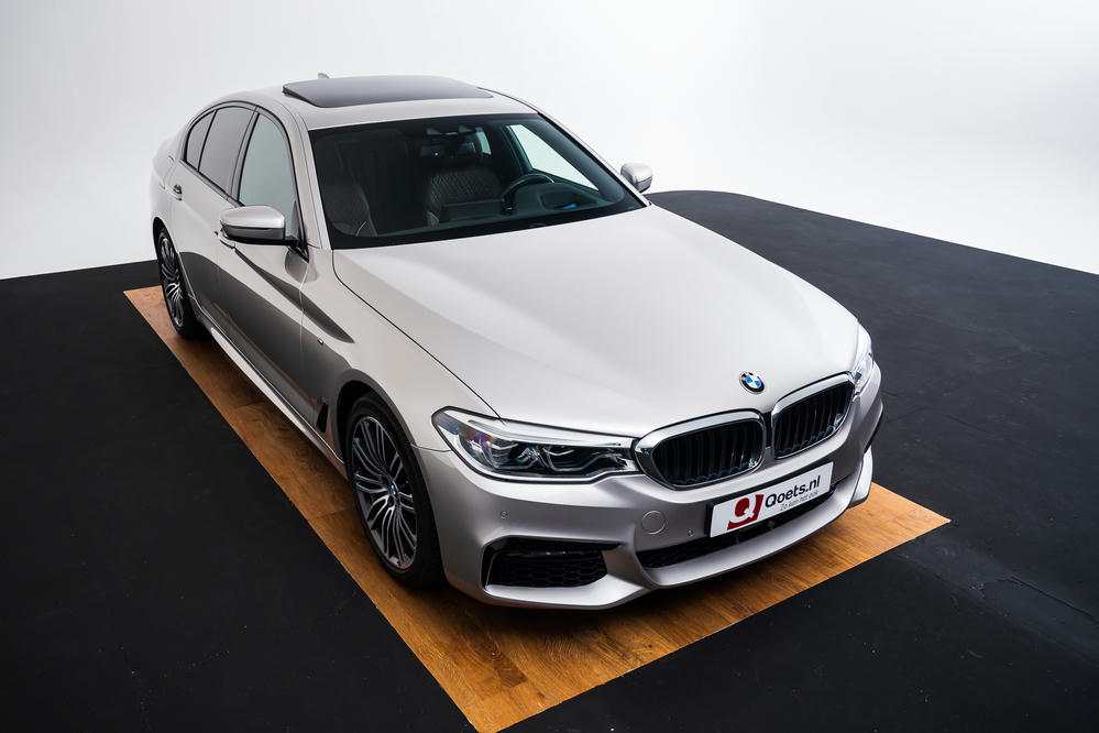 BMW 5 Serie Rhodonitsilber metallic 8.jpg