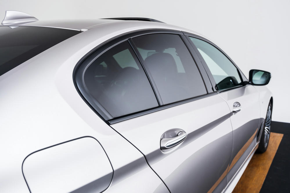 BMW 5 Serie Sedan  - 760 - BMW Individual hoogglans Shadow sierlijsten.jpg