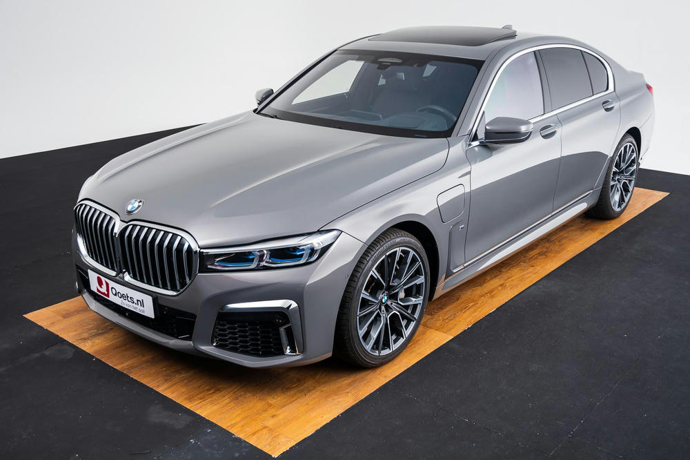 BMW 745e LB.jpg