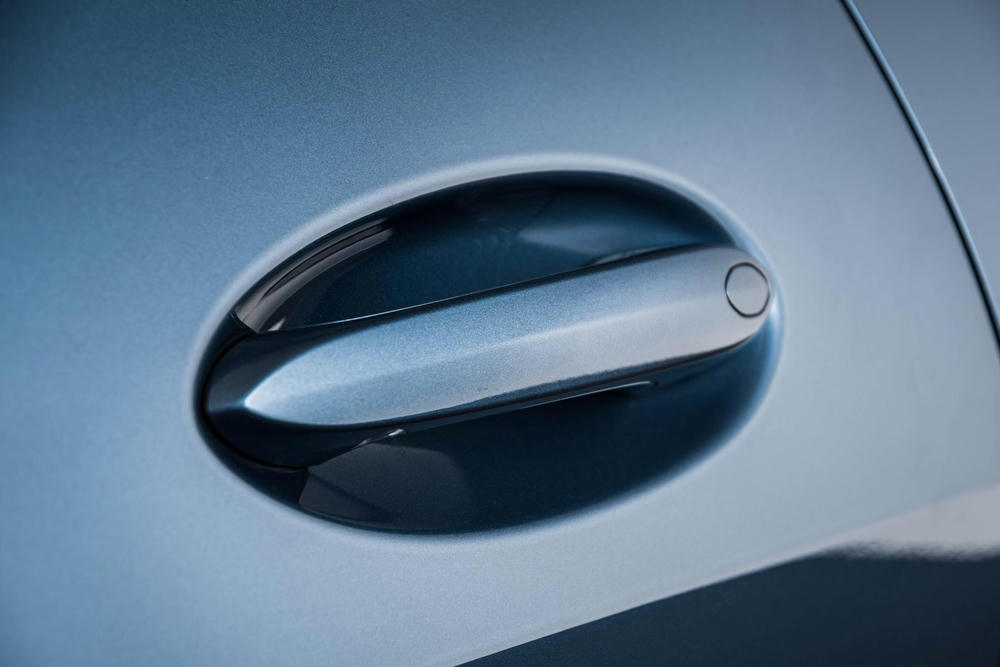 BMW Arctic Race Blue (18).jpg