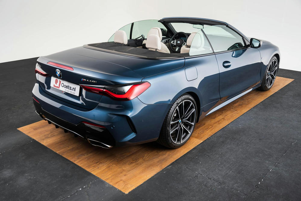 BMW Arctic Race Blue (5).jpg