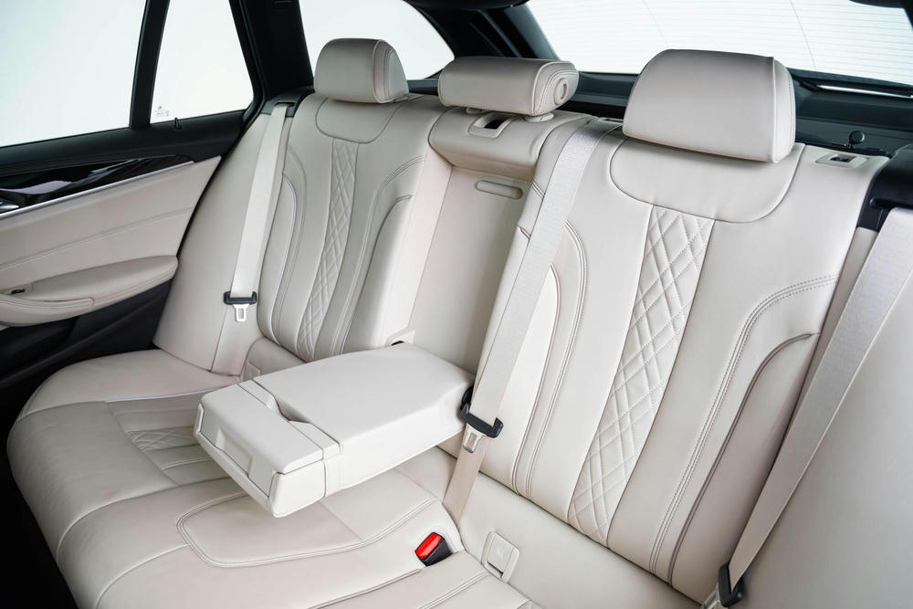 BMW Exklusivleder Nappa Elfenbeinweiss (2).jpg