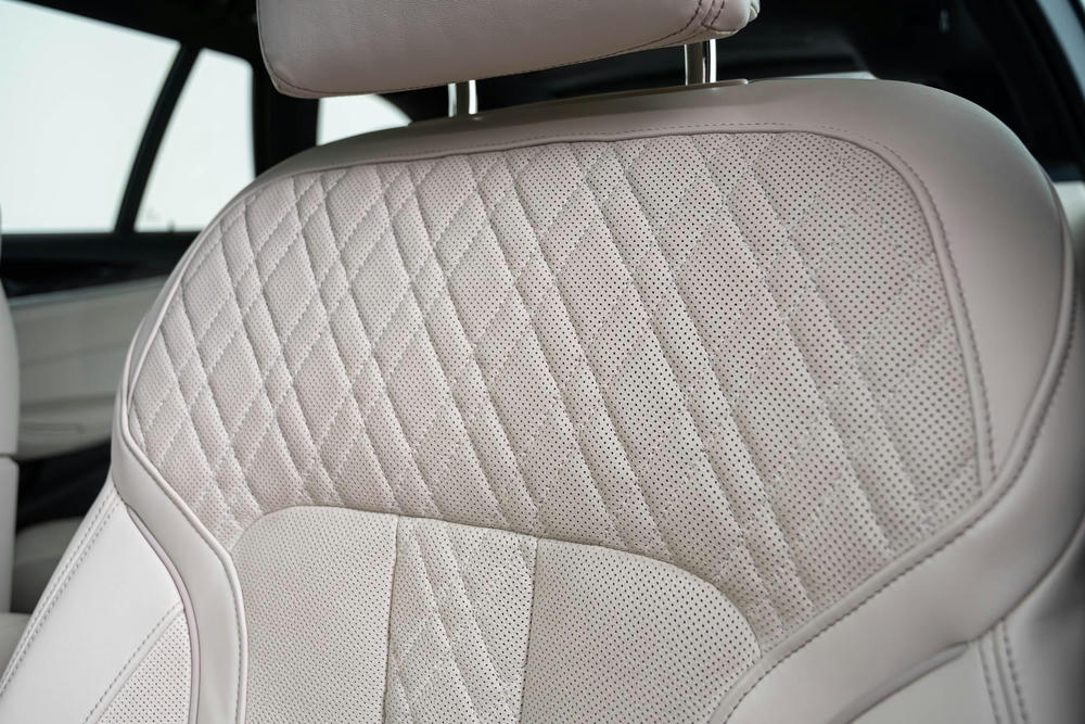 BMW Exklusivleder Nappa Elfenbeinweiss (4).jpg