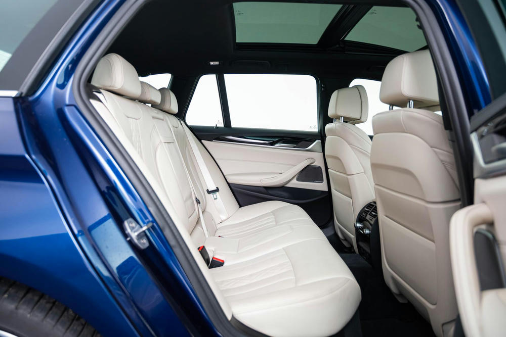 BMW Exklusivleder Nappa Elfenbeinweiss (6).jpg