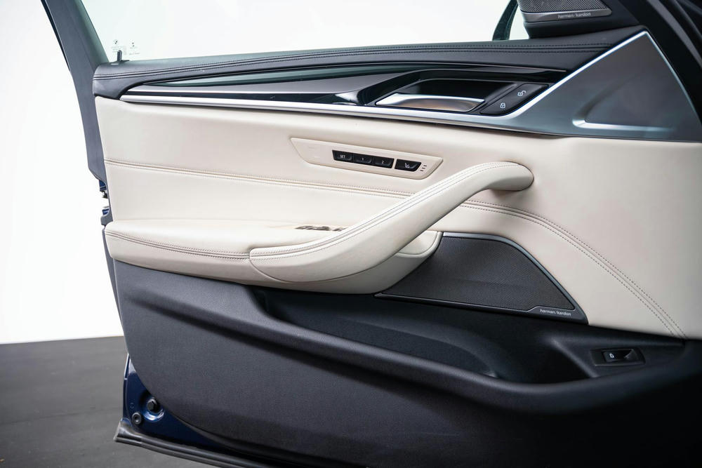 BMW Exklusivleder Nappa Elfenbeinweiss (7).jpg