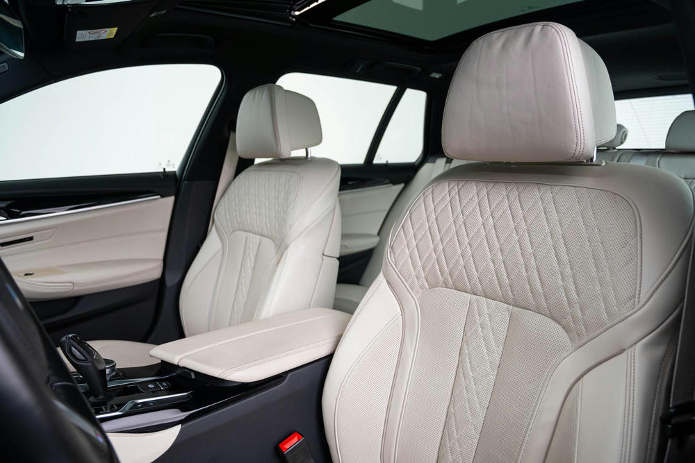 BMW Exklusivleder Nappa Elfenbeinweiss (9).jpg