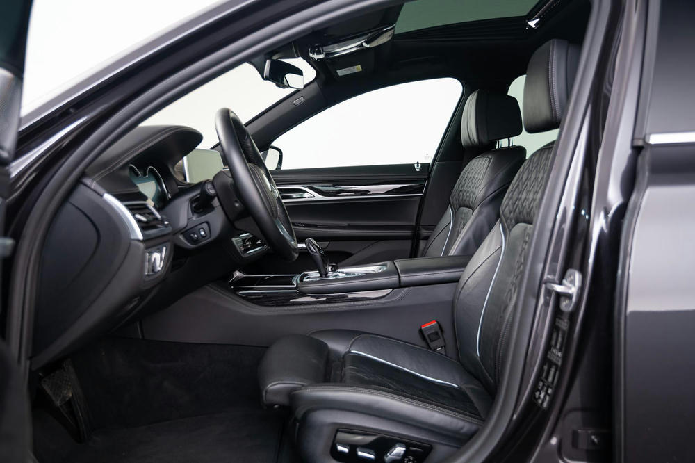 BMW Exklusivleder Nappa Schwarz (1).jpg