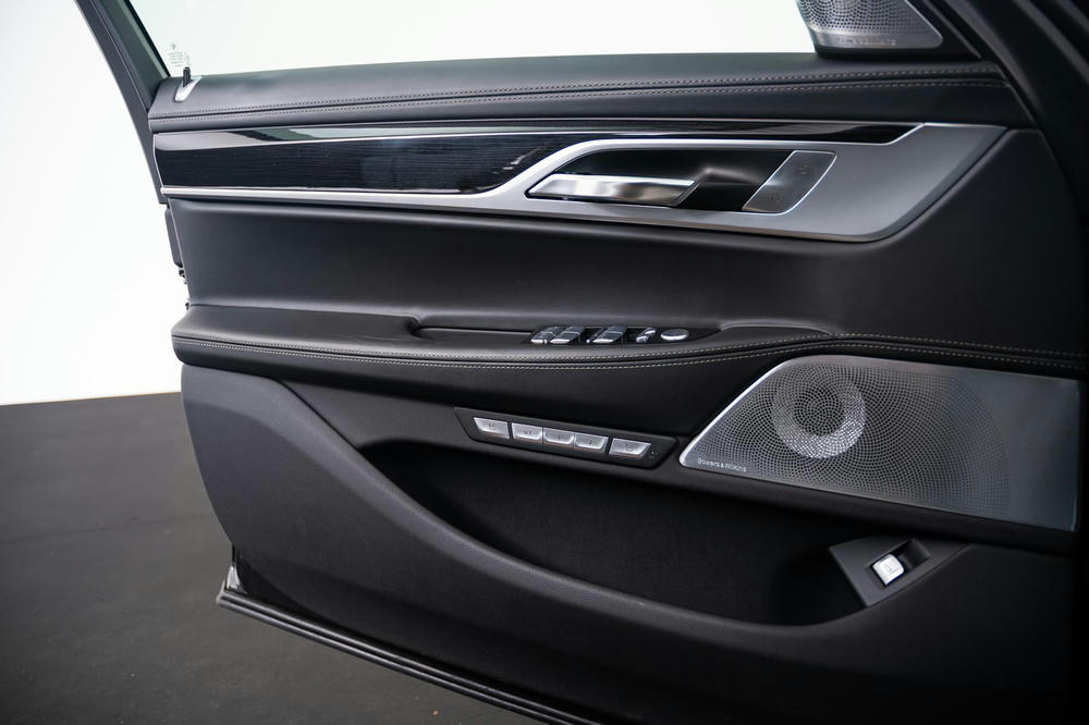 BMW Exklusivleder Nappa Schwarz (4).jpg