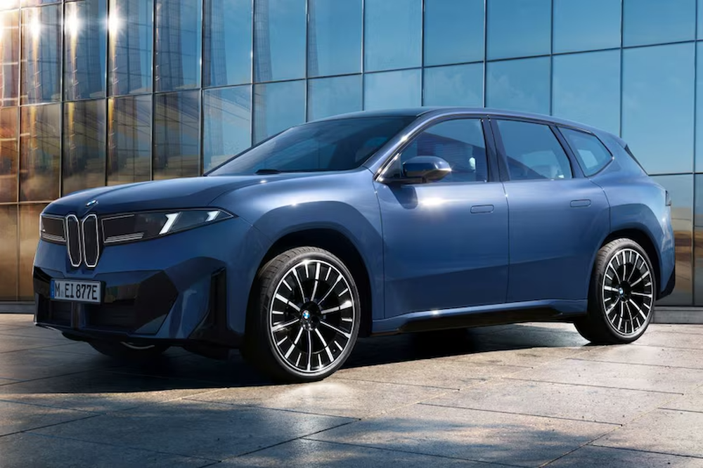 BMW IX3 met m-sportpakket van voor