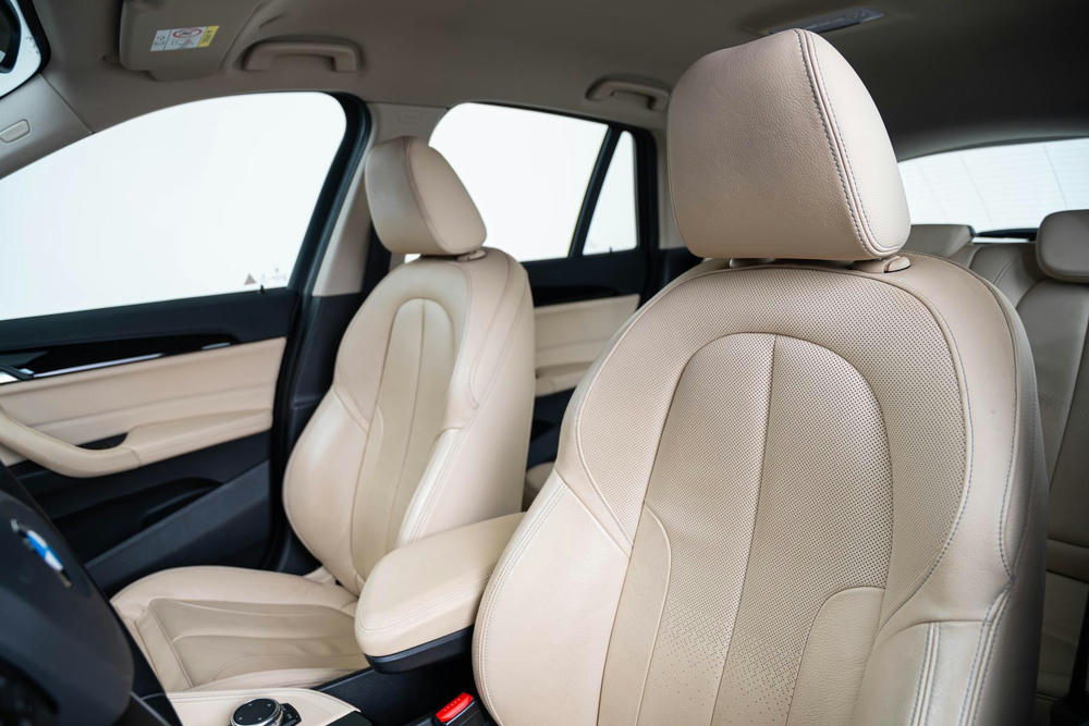 BMW Leder Vernasca Canberrabeige (15).jpg