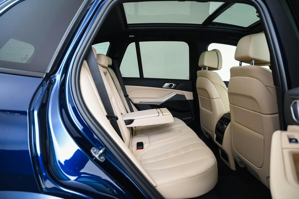 BMW Leder Vernasca Canberrabeige (2).jpg