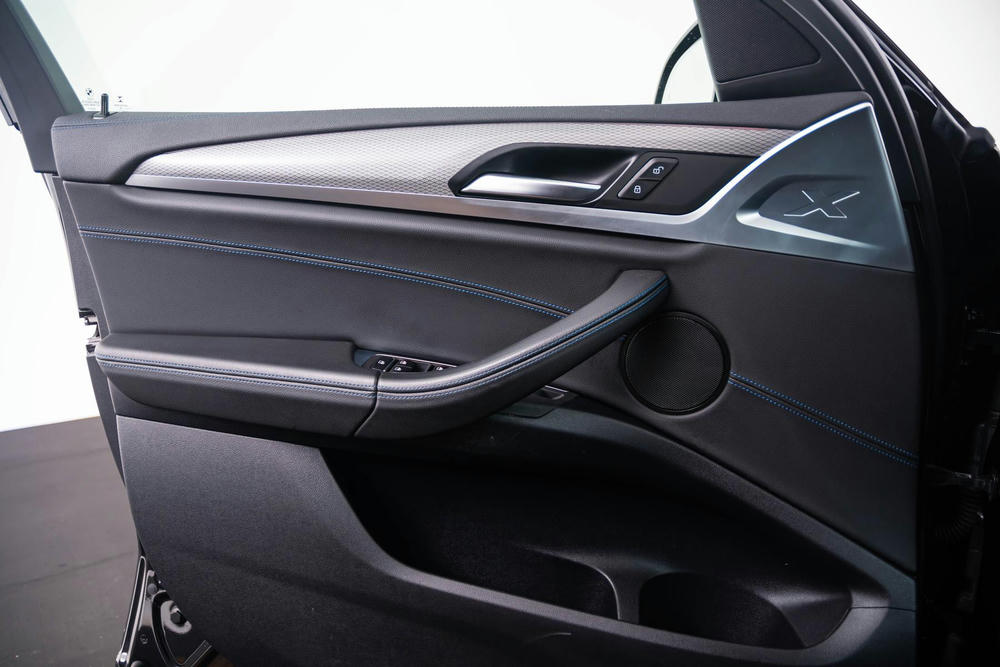 BMW Leder Vernasca Schwarz (4).jpg