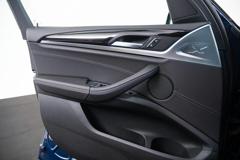 BMW Leder Vernasca Schwarz (8).jpg