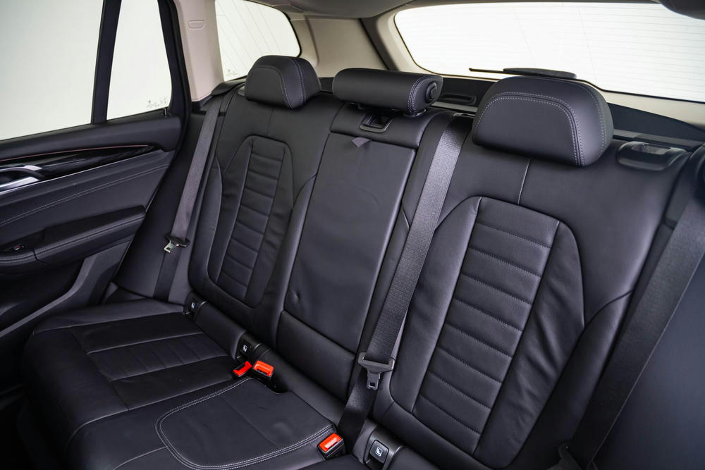 BMW Leder Vernasca Schwarz (9).jpg