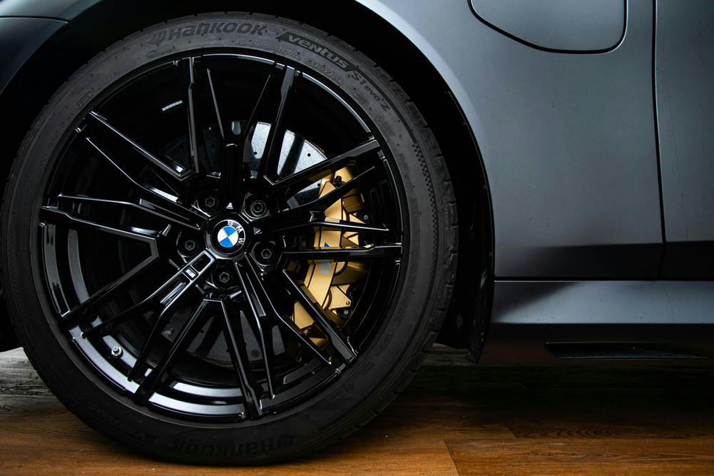 BMW M5 touring gouden remklauwen