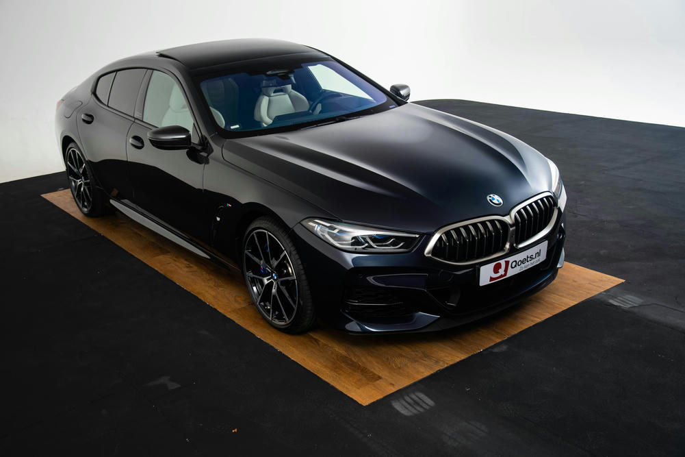 BMW M850i Macao blauw schuin vooraanzicht